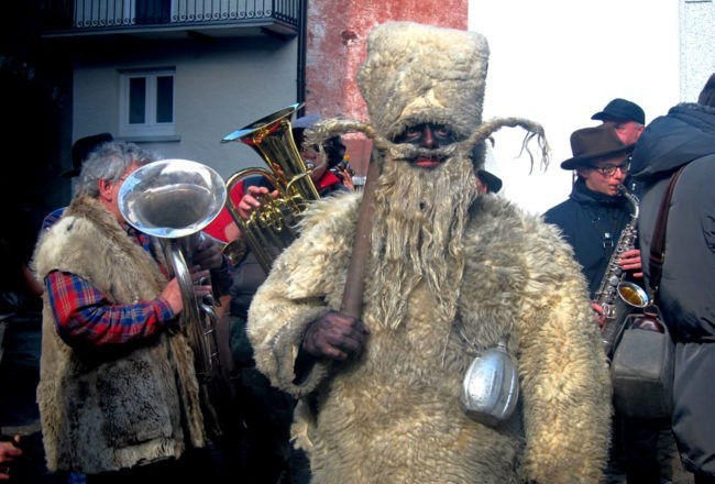 carnevale di schignano: un Sapeur