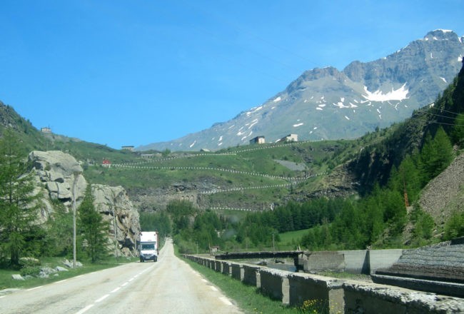 sullo sfondo la "Grande Scala" la strada napoleonica