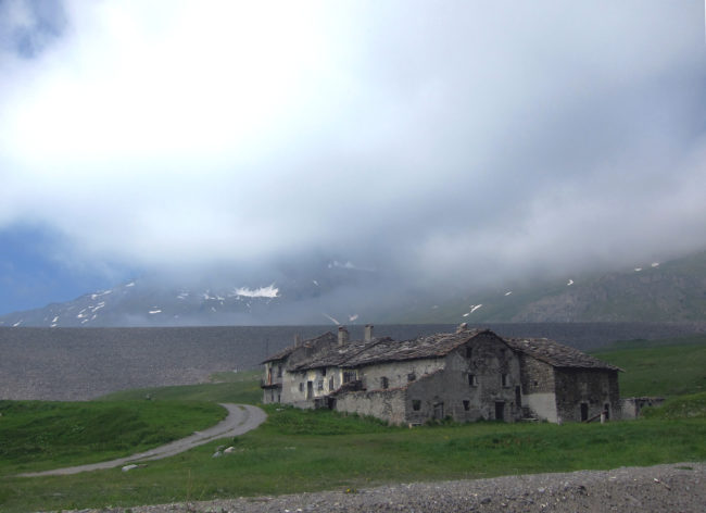 la diga alle spalle di Grand' Croix