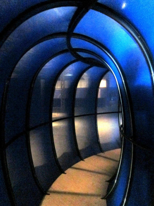 tunnel di ingresso mostre hangar bicocca