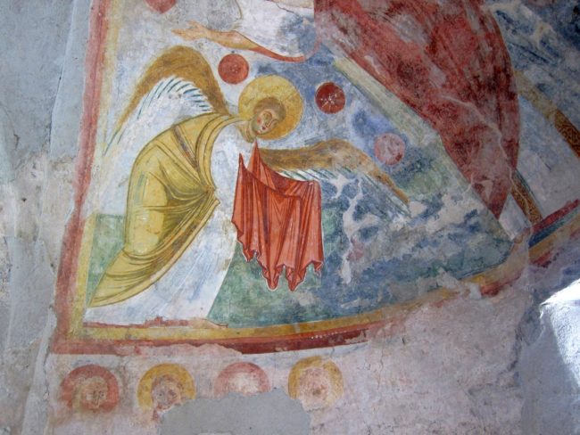 Angelo nell'abside di San Fedelino
