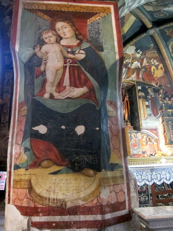 Madonna chiesa di Baceno, i segni lasciati dai vandali