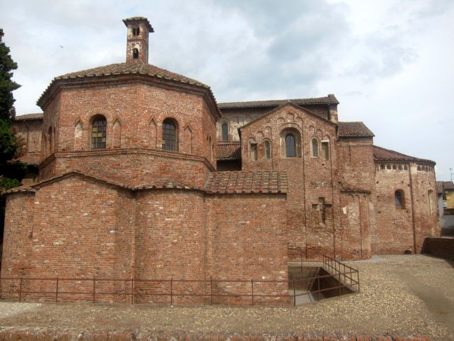 esterno basilica di Lomello