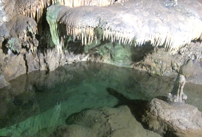 acqua nella grotta su mannau