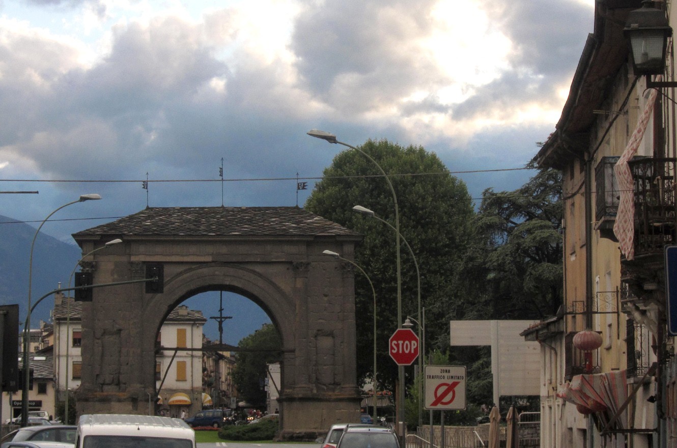 arco di augusto ad aosta